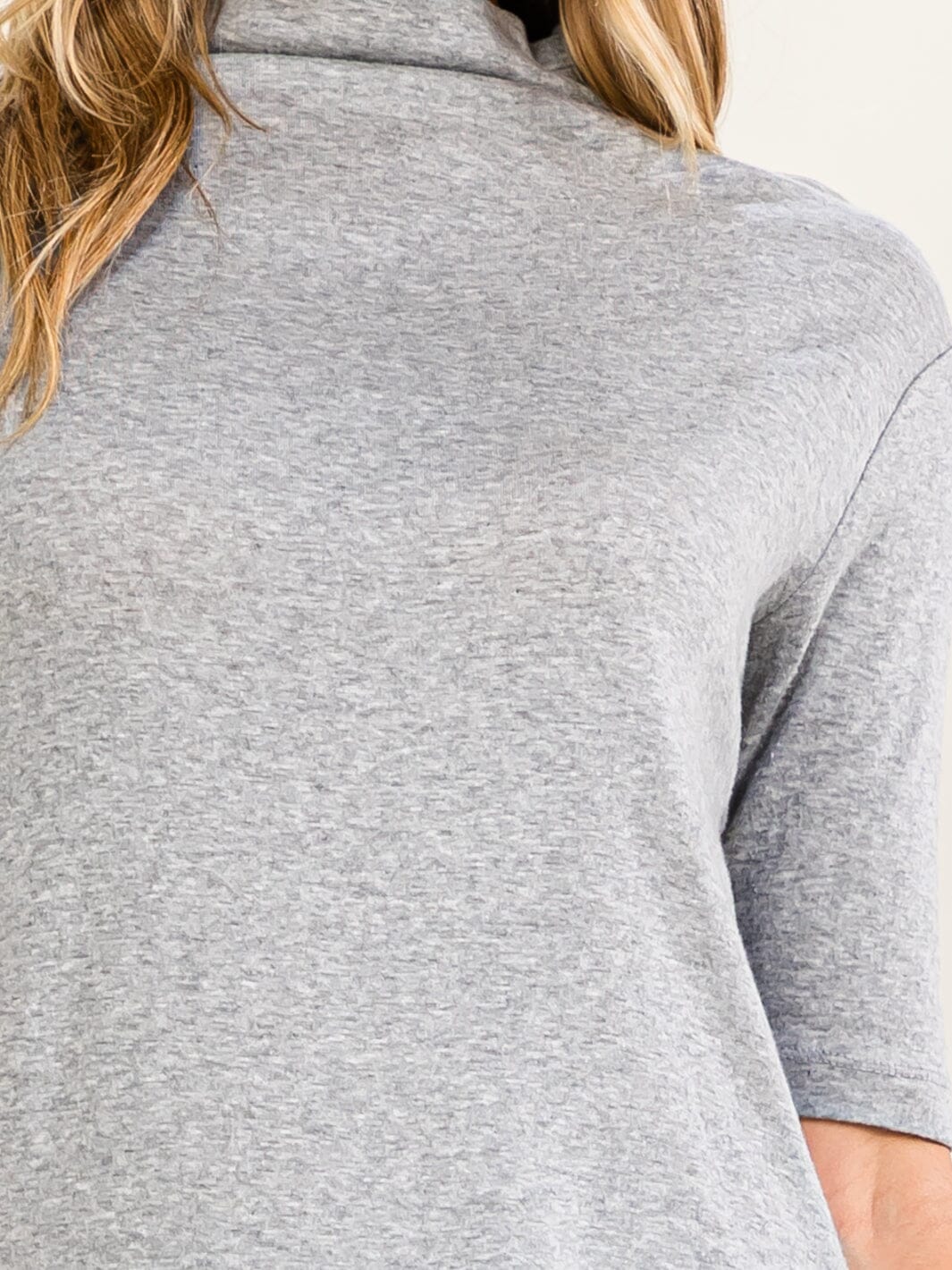 WOMEN'S SHORT SLEEVE MOCK NECK BASIC TOP