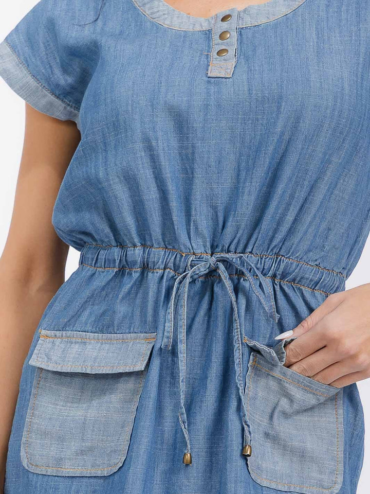 WOMEN'S SHORT SLEEVE FRONT POCKETS CHAMBRAY MINI DRESS