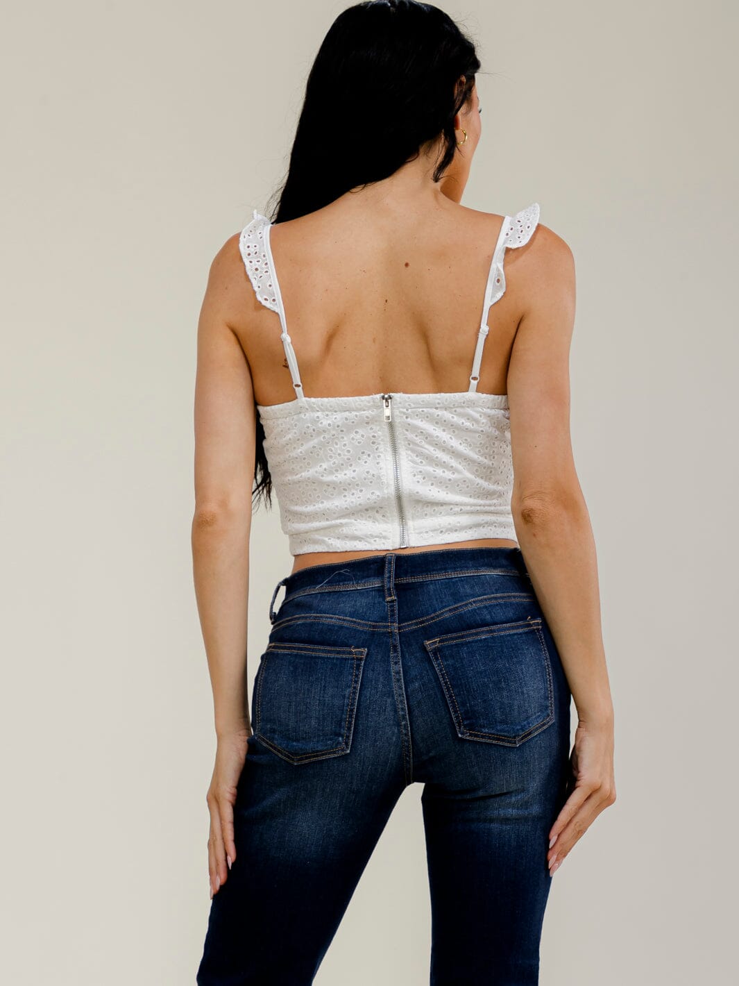 WOMEN'S SLEEVELESS RUFFLE EYELET CROP TOP