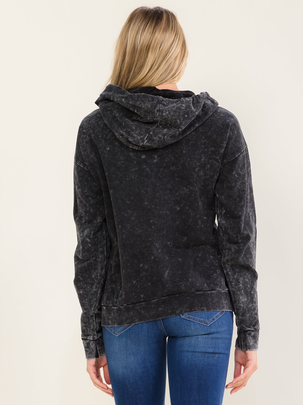 WOMEN'S LONG SLEEVE FRONT POCKETS HOODED WASHED PULLOVER SWEATER