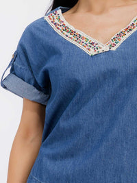 WOMEN'S SHORT SLEEVE V-NECK TRIM DETAILED DENIM TOP