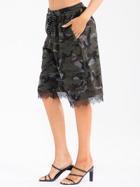 WOMEN'S ELASTIC WAIST SELF TIE POCKETS LACE TRIM CAMO PRINT BERMUDA