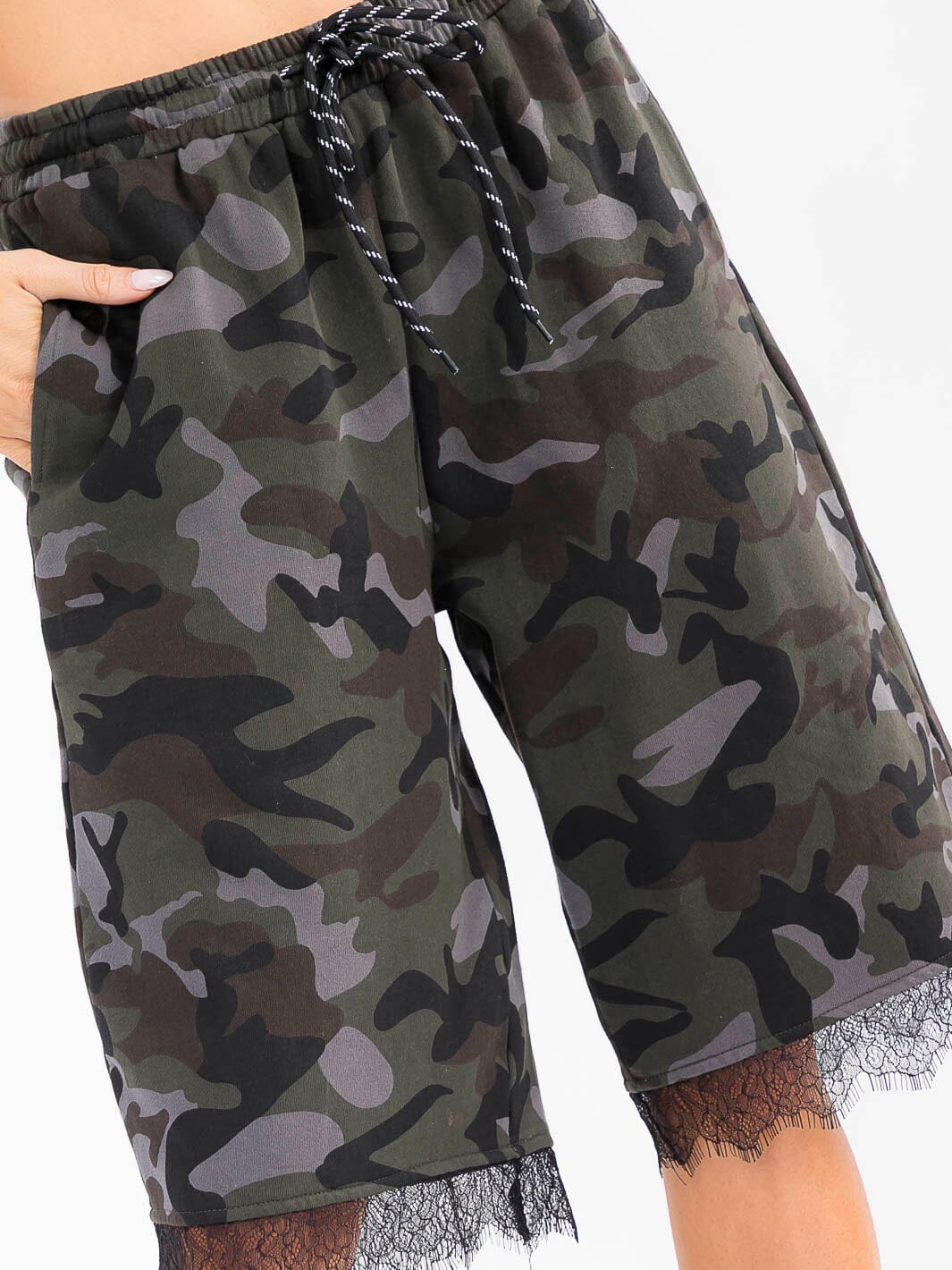 WOMEN'S ELASTIC WAIST SELF TIE POCKETS LACE TRIM CAMO PRINT BERMUDA