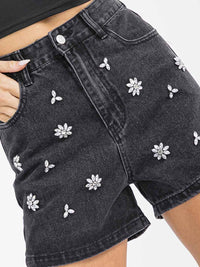 WOMEN'S BUTTON CLOSURE POCKETS DENIM PEARL DETAILED MINI SHORTS