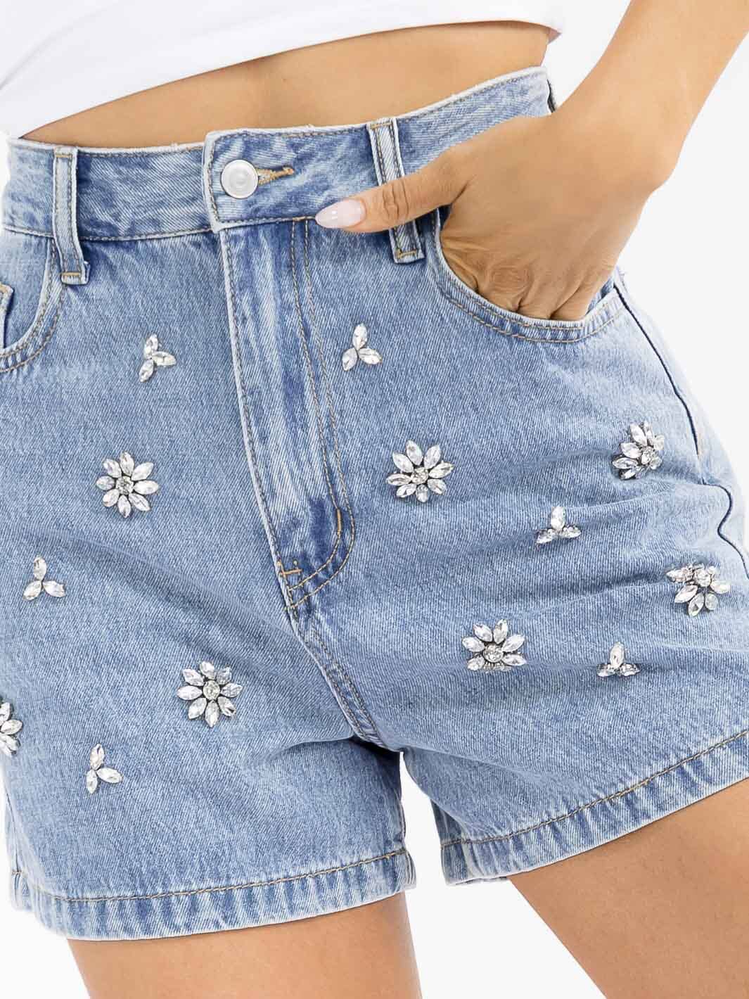 WOMEN'S BUTTON CLOSURE POCKETS DENIM PEARL DETAILED MINI SHORTS