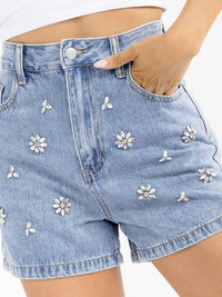 WOMEN'S BUTTON CLOSURE POCKETS DENIM PEARL DETAILED MINI SHORTS
