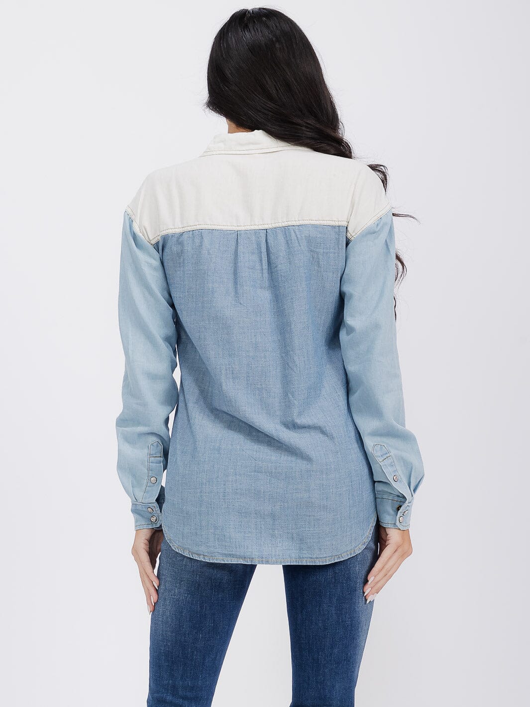 WOMEN'S LONG SLEEVE BUTTON UP COLORBLOCK CHAMBRAY TOP