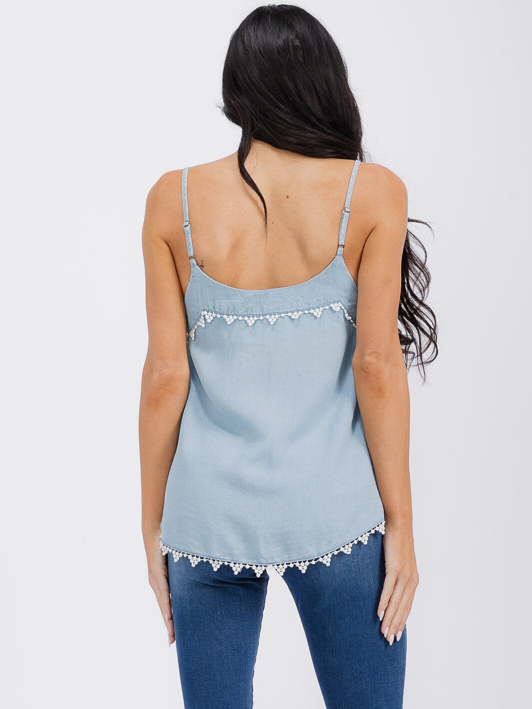 WOMEN'S SLEEVELESS TRIM DETAILED CHAMBRAY TANK TOP