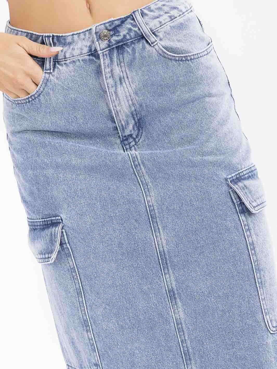 WOMEN'S BUTTON CLOSURE CARGO POCKETS WASHED DENIM MAXI SKIRT
