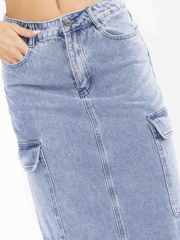 WOMEN'S BUTTON CLOSURE CARGO POCKETS WASHED DENIM MAXI SKIRT