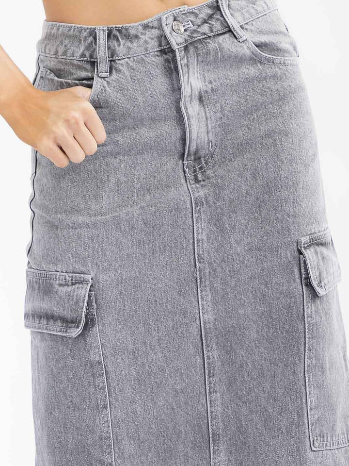 WOMEN'S BUTTON CLOSURE CARGO POCKETS WASHED DENIM MAXI SKIRT