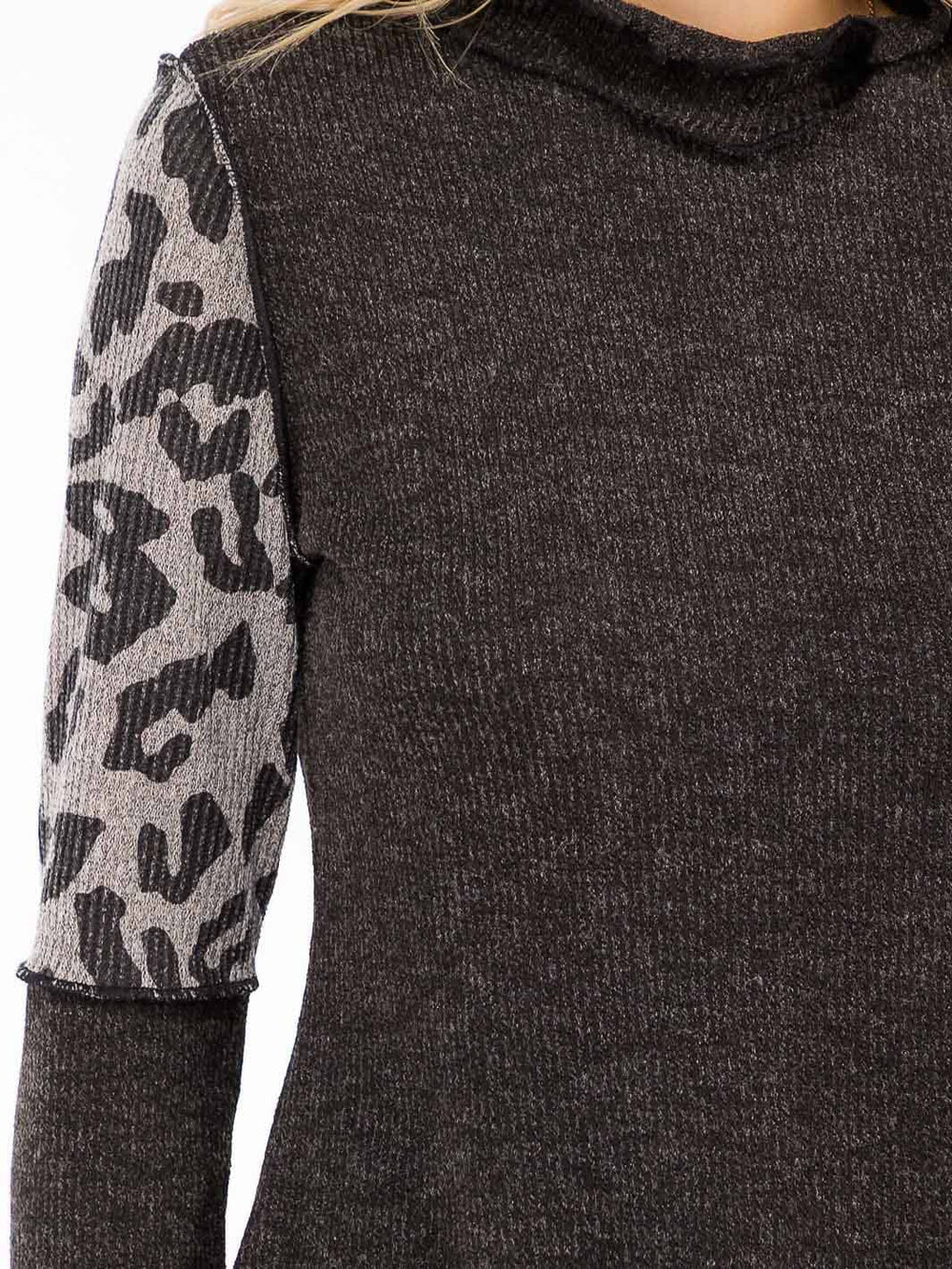 WOMEN'S LONG SLEEVE MOCK NECK ANIMAL PRINT RIBBED TOP