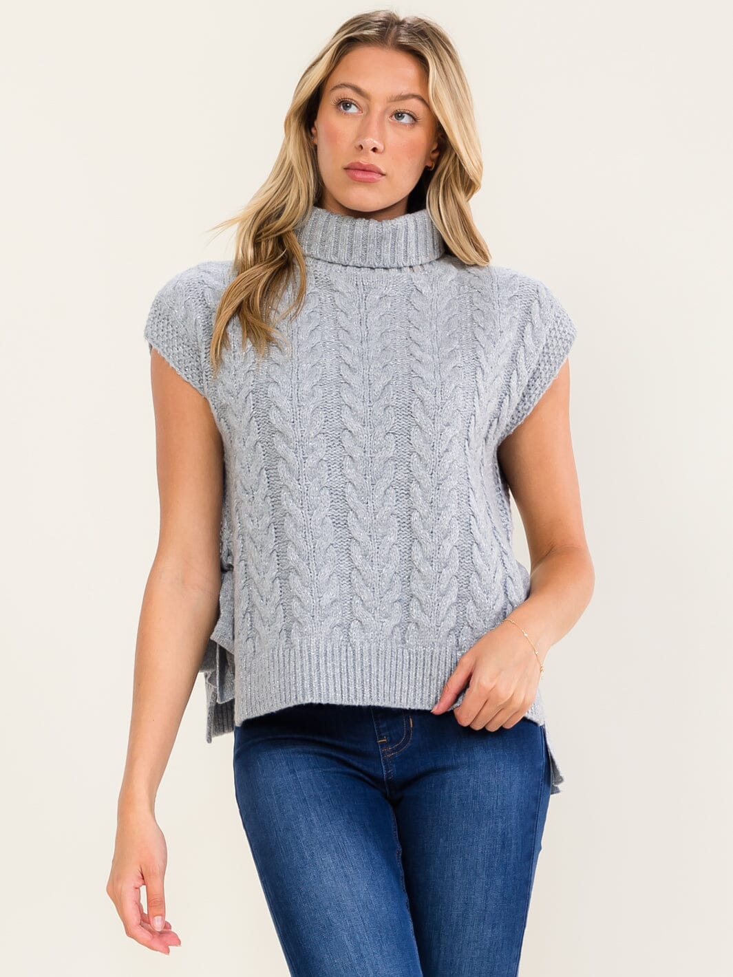 WOMEN'S SLEEVELESS TURTLE NECK CABLE KNIT SWEATER TOP