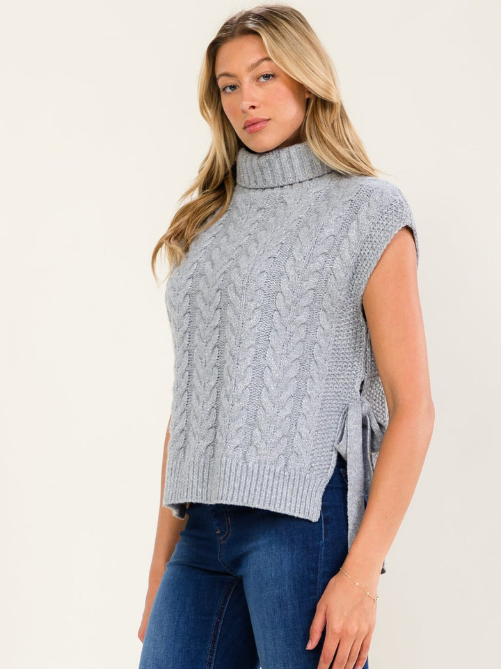 WOMEN'S SLEEVELESS TURTLE NECK CABLE KNIT SWEATER TOP