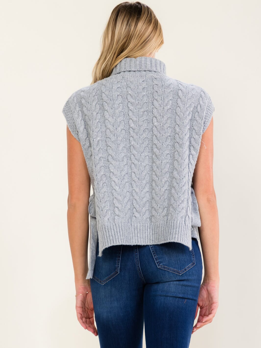 WOMEN'S SLEEVELESS TURTLE NECK CABLE KNIT SWEATER TOP