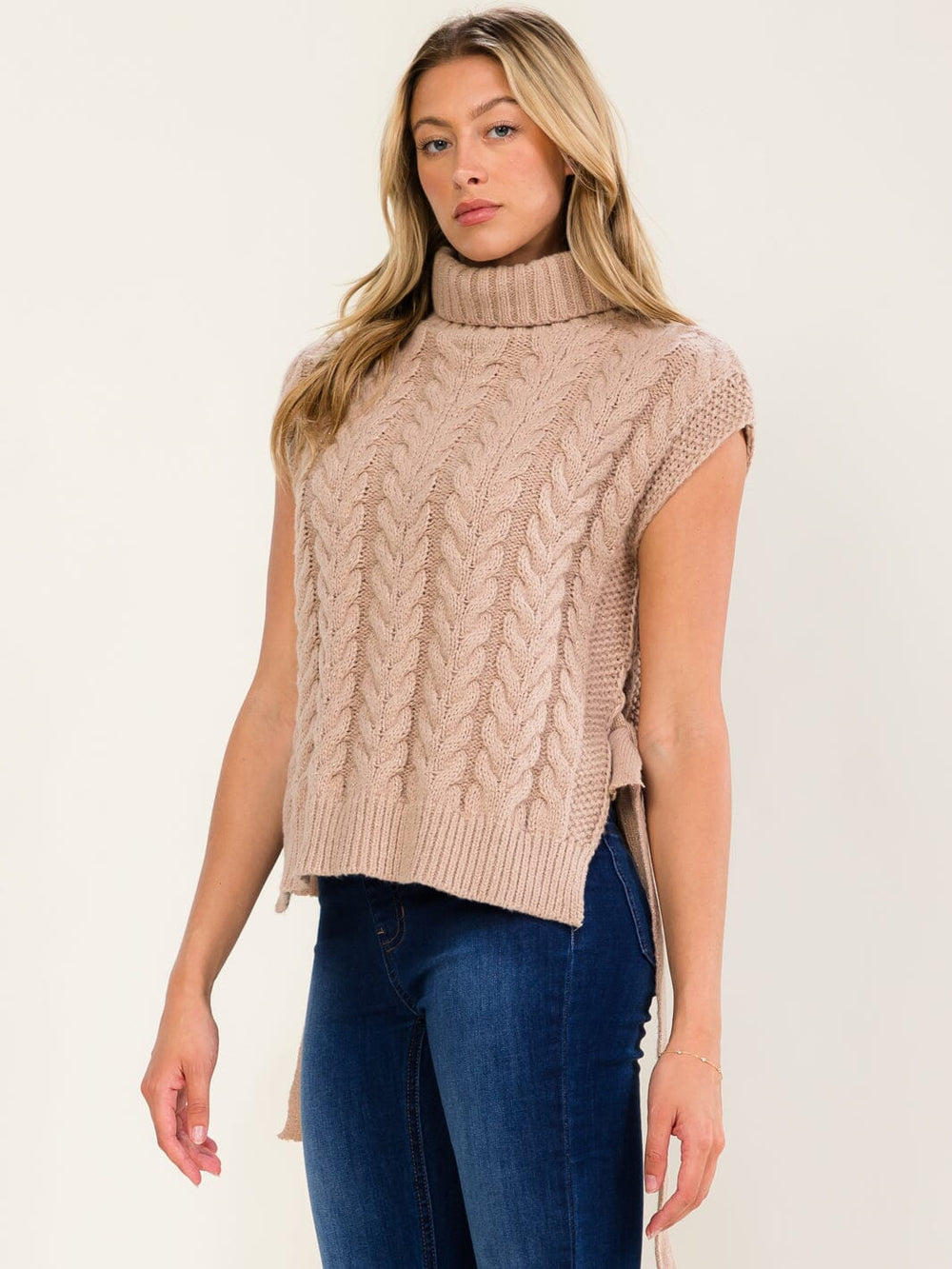 WOMEN'S SLEEVELESS TURTLE NECK CABLE KNIT SWEATER TOP