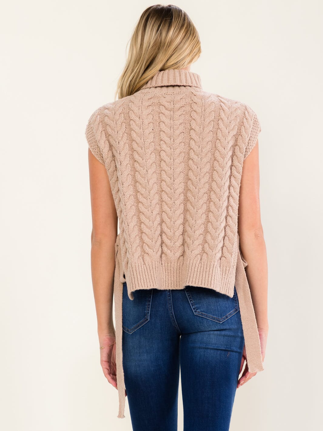 WOMEN'S SLEEVELESS TURTLE NECK CABLE KNIT SWEATER TOP