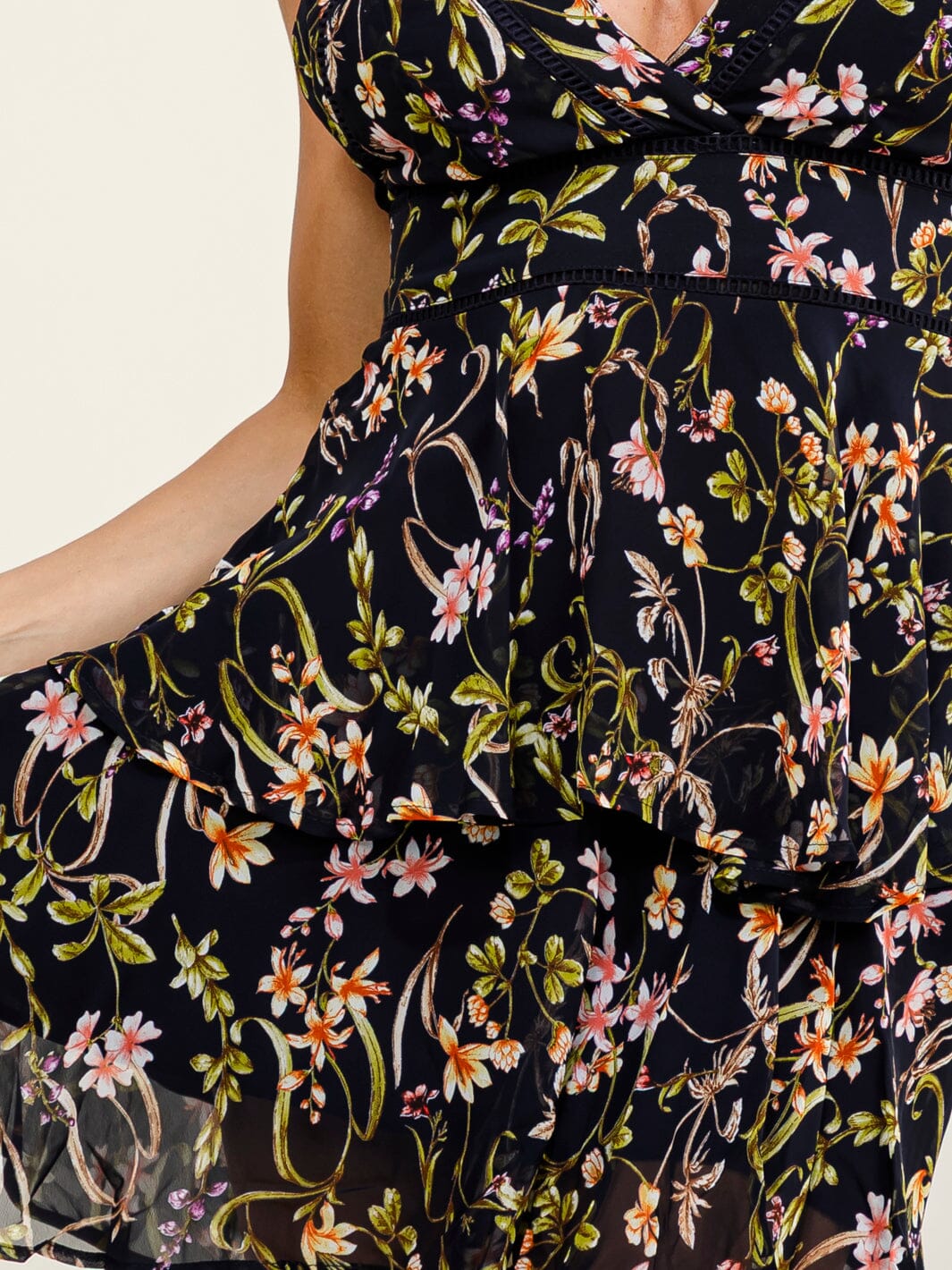 JUST ME WOMEN'S SLEEVELESS V-NECK TIERED FLORAL MINI DRESS