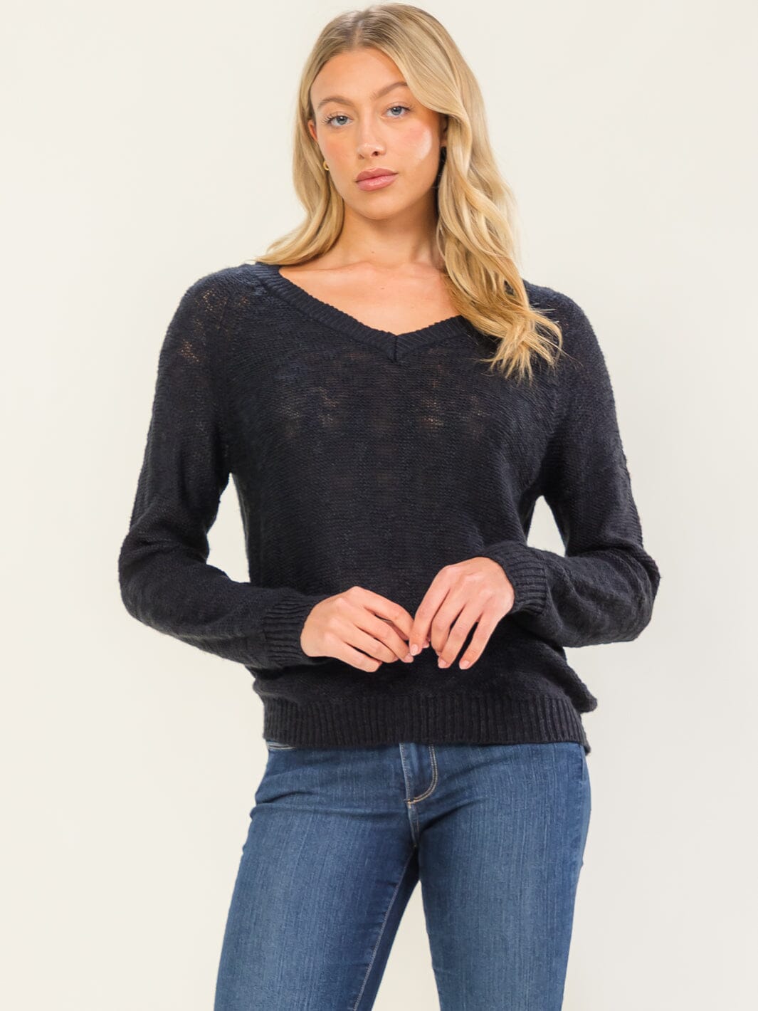 WOMEN'S LONG SLEEVE V-NECK BASIC KNIT TOP