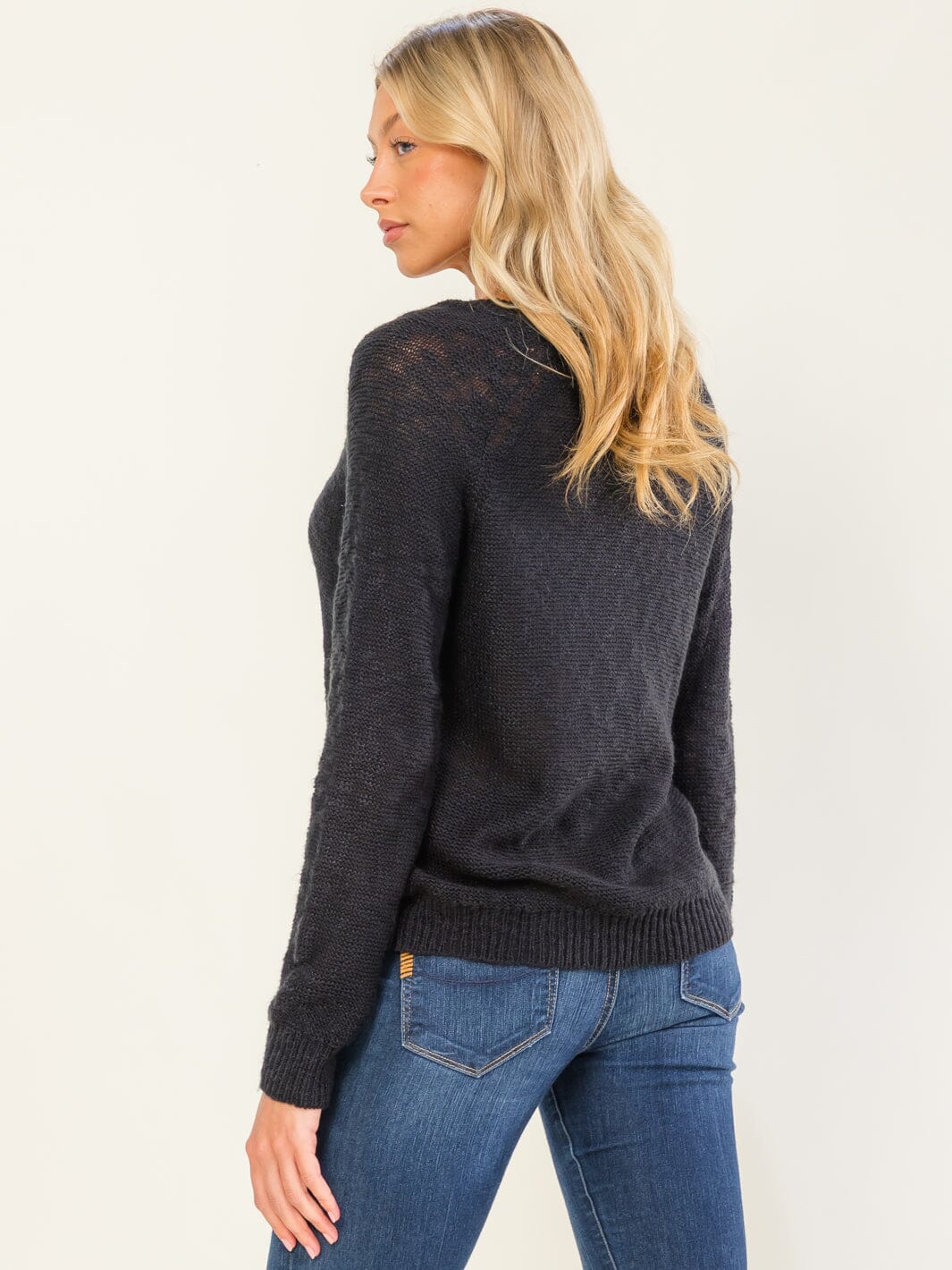 WOMEN'S LONG SLEEVE V-NECK BASIC KNIT TOP