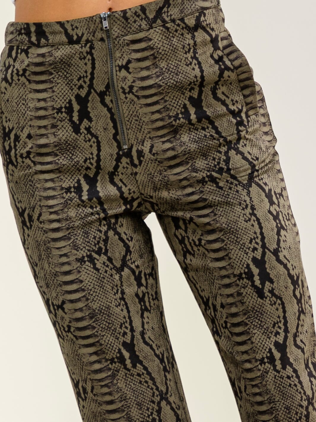 WOMEN'S ZIP UP FRONT POCKETS SNAKE PRINT STARIGHT LEG PANTS