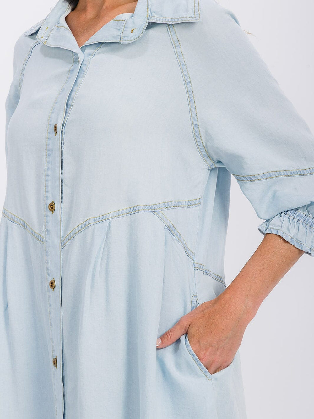 WOMEN'S 3/4 SLEEVE FRONT POCKET BUTTON CLOSURE CHAMBRAY MINI DRESS