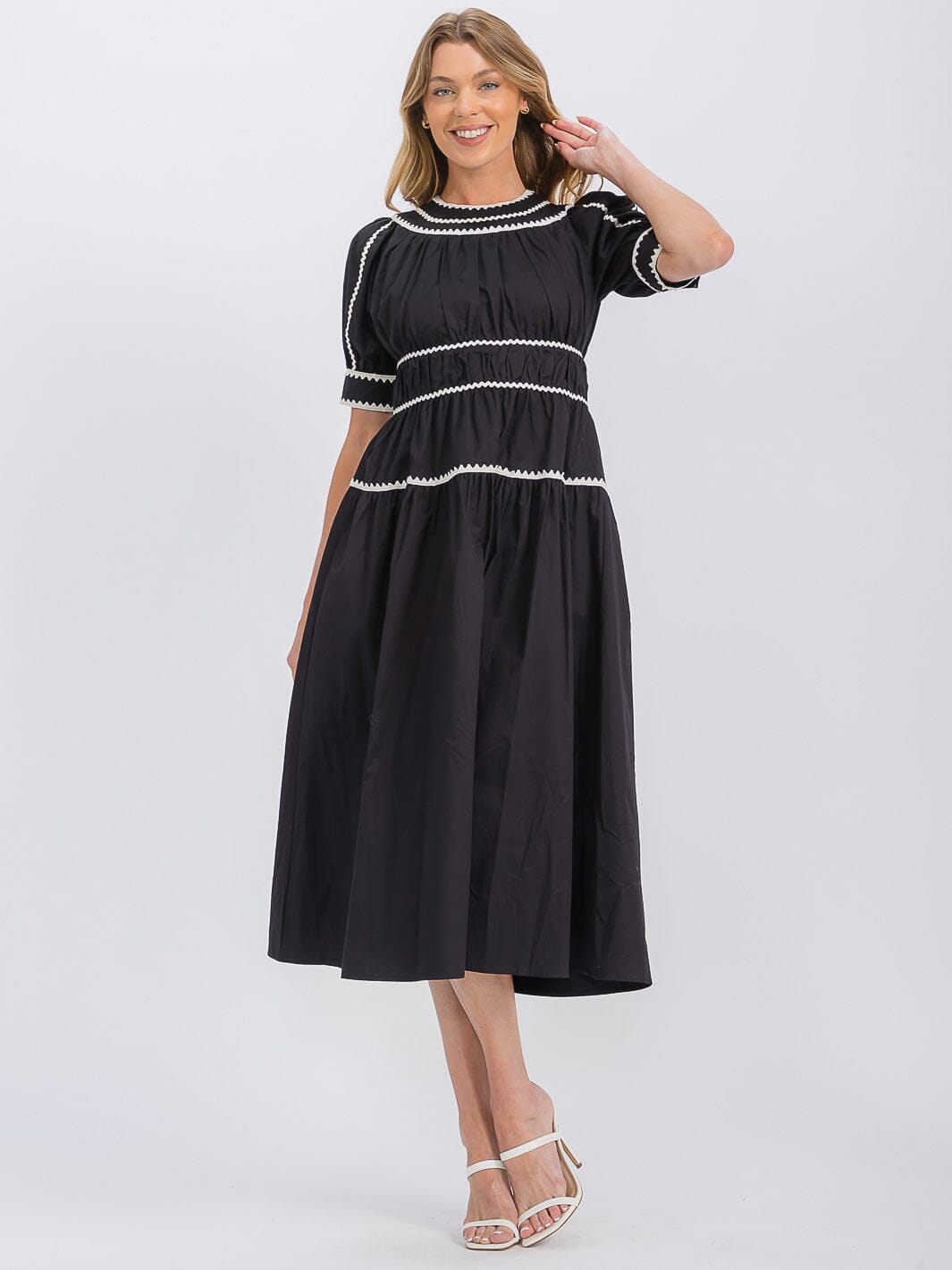 WOMEN'S SHORT SLEEVE TRIM DETAILED FIT & FLARE MAXI DRESS