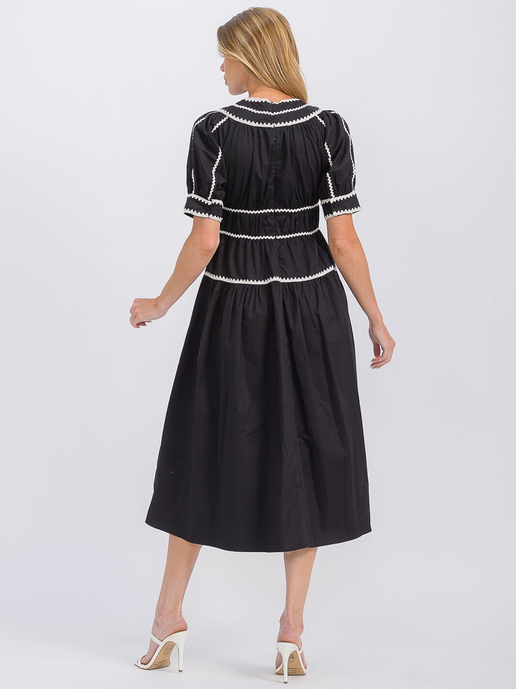 WOMEN'S SHORT SLEEVE TRIM DETAILED FIT & FLARE MAXI DRESS