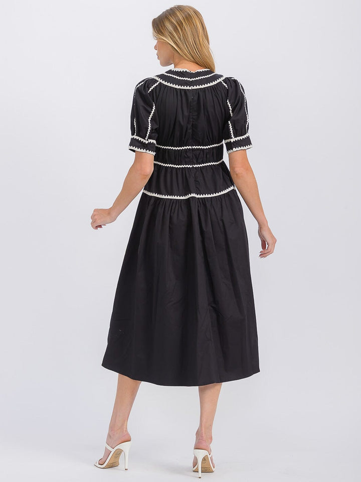 WOMEN'S SHORT SLEEVE TRIM DETAILED FIT & FLARE MAXI DRESS