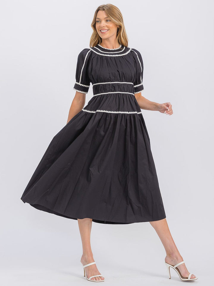WOMEN'S SHORT SLEEVE TRIM DETAILED FIT & FLARE MAXI DRESS