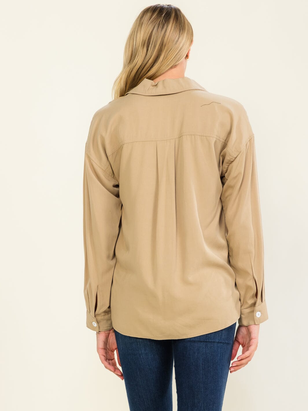 WOMEN'S LONG SLEEVE BUTTON UP FRONT POCKETS TOP