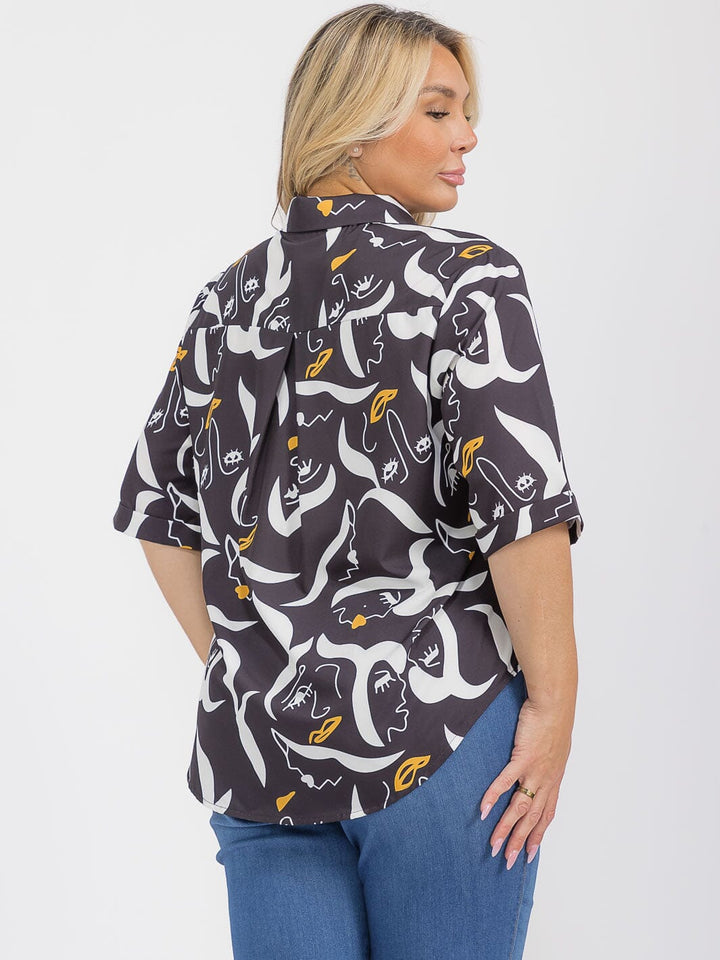 PLUS SIZE SHORT SLEEVE BUTTON UP GRAPHIC HIGH-LOW BLOUSE