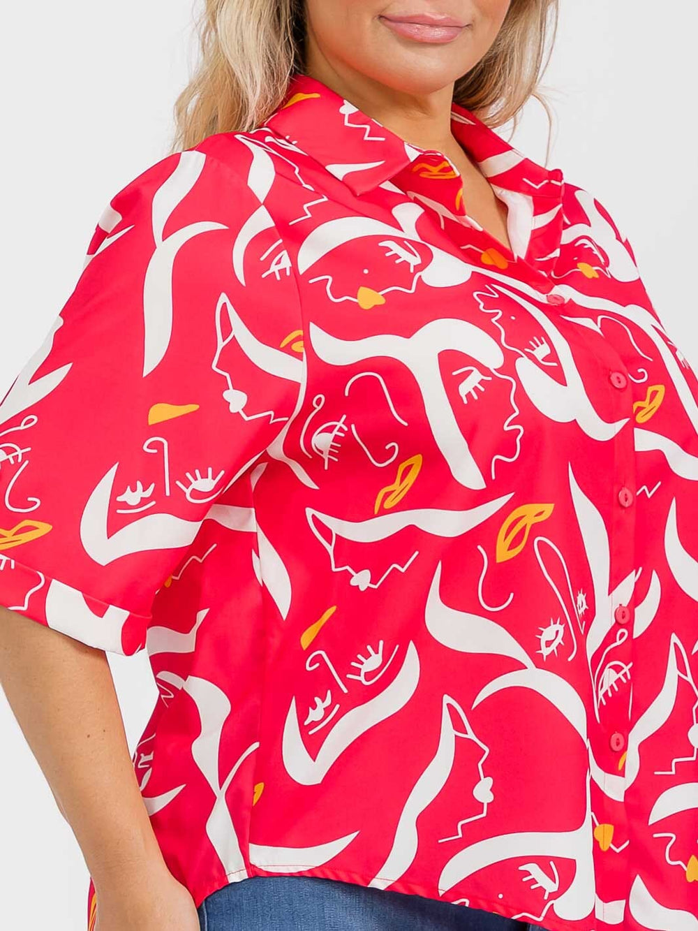 PLUS SIZE SHORT SLEEVE BUTTON UP GRAPHIC HIGH-LOW BLOUSE