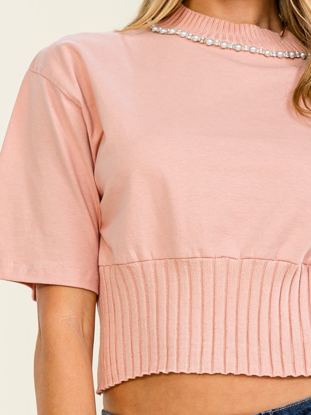 WOMEN'S SHORT SLEEVE STUDS NECKLINE CROP TOP