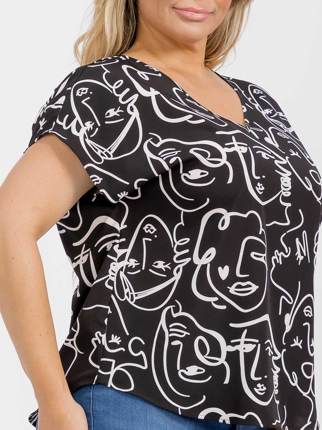 PLUS SIZE SHORT SLEEVE V-NECK GRAPHIC HIGH-LOW BLOUSE