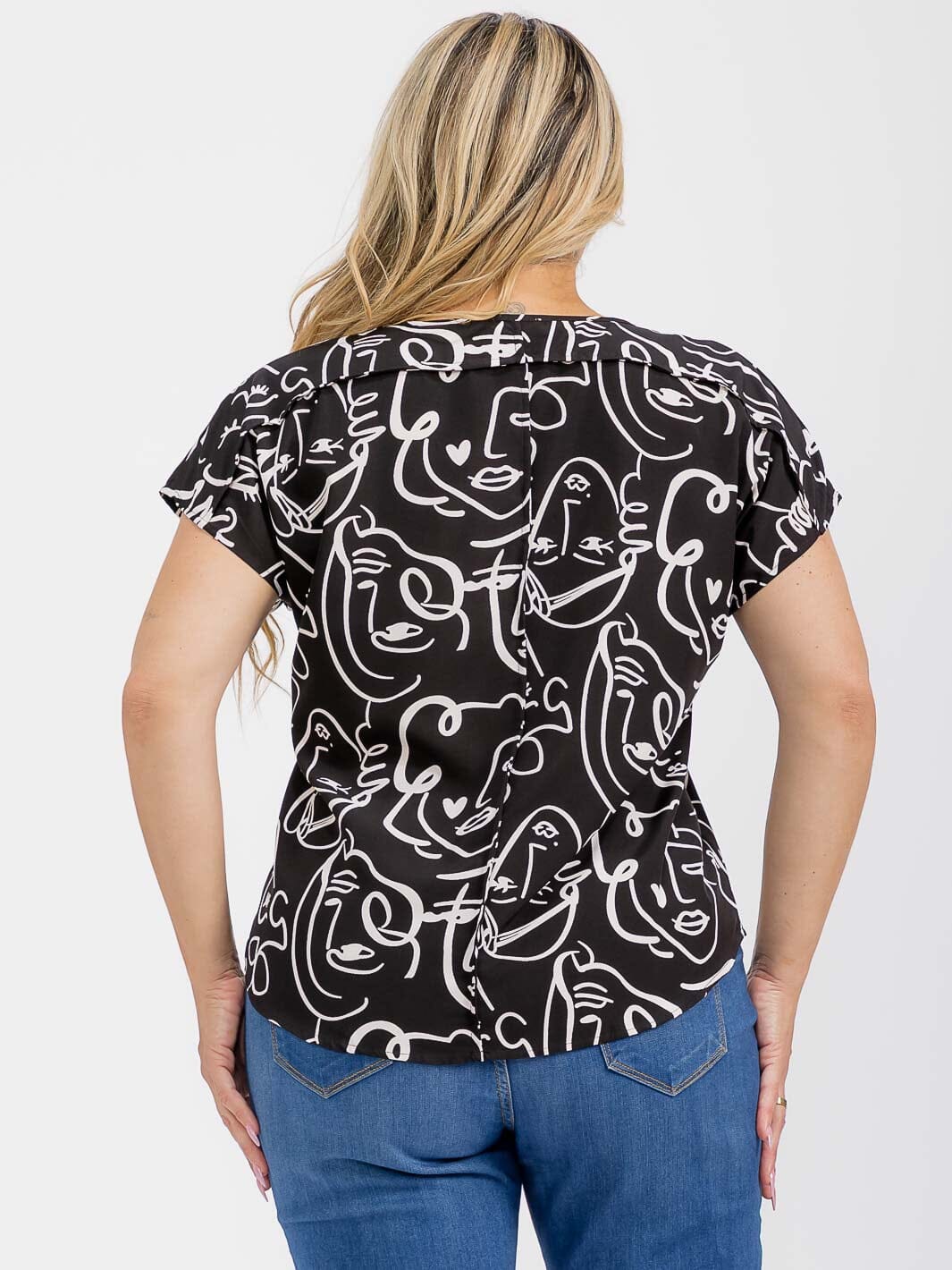 PLUS SIZE SHORT SLEEVE V-NECK GRAPHIC HIGH-LOW BLOUSE