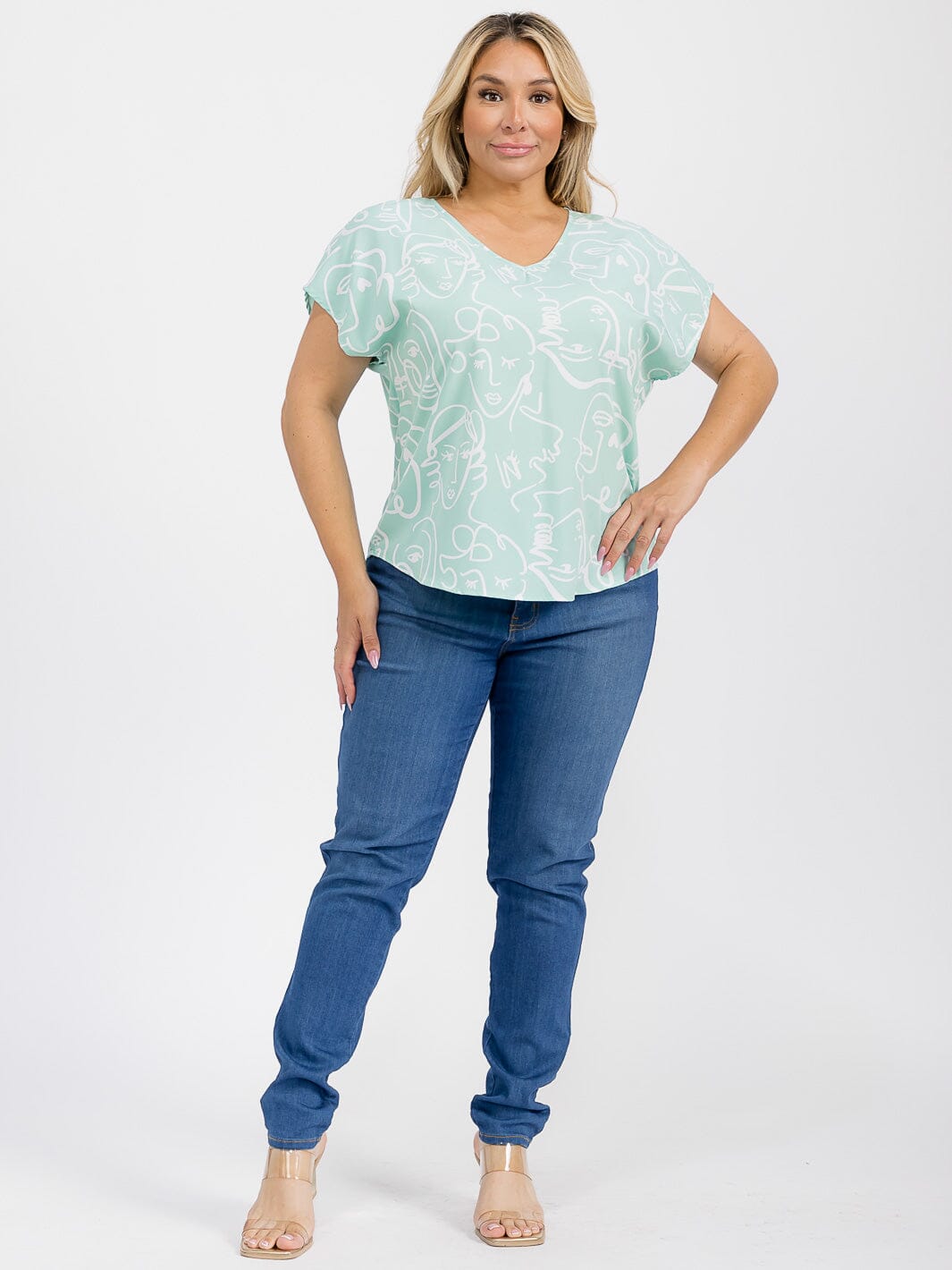 PLUS SIZE SHORT SLEEVE V-NECK GRAPHIC HIGH-LOW BLOUSE