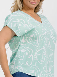 PLUS SIZE SHORT SLEEVE V-NECK GRAPHIC HIGH-LOW BLOUSE