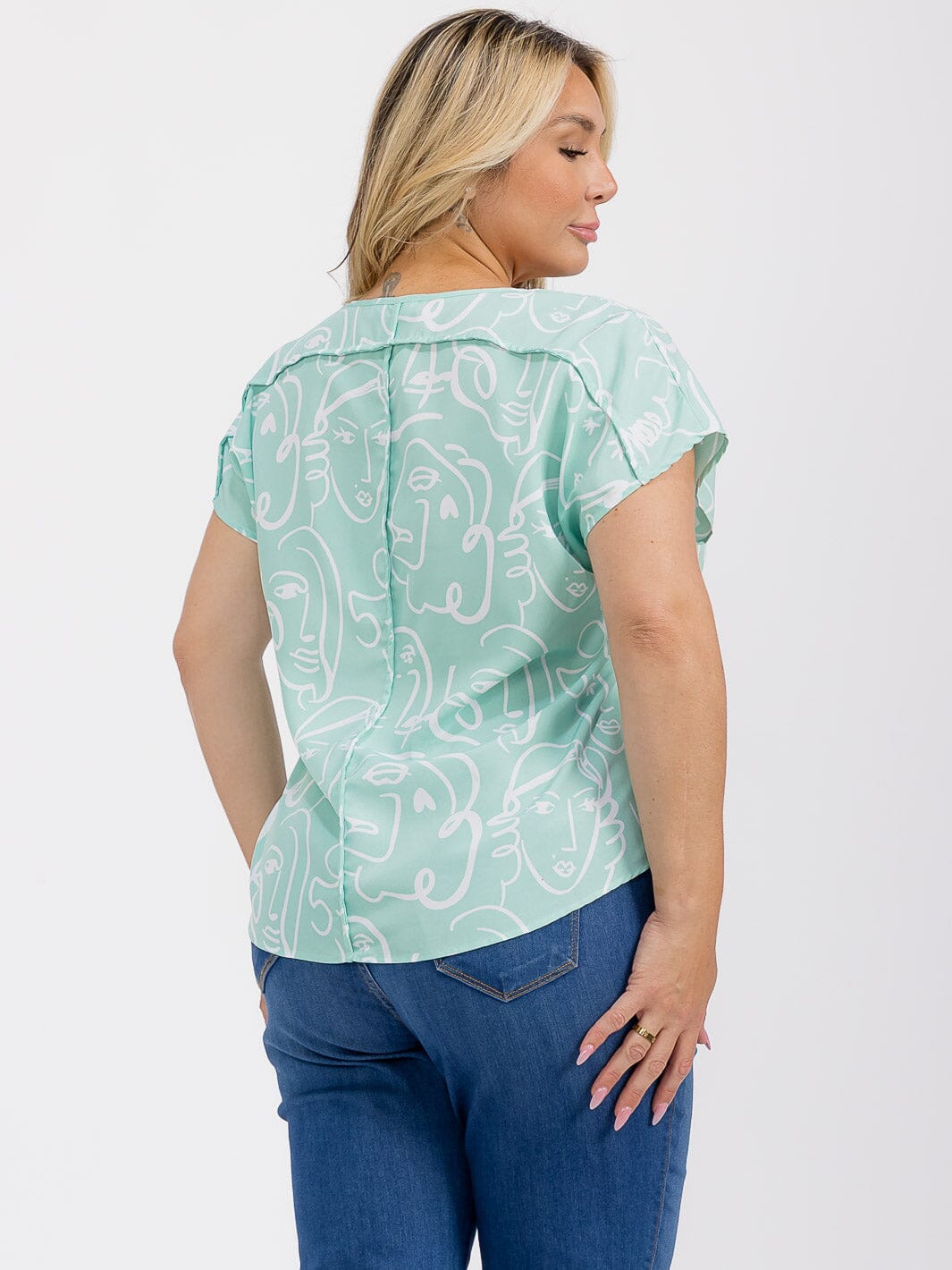 PLUS SIZE SHORT SLEEVE V-NECK GRAPHIC HIGH-LOW BLOUSE