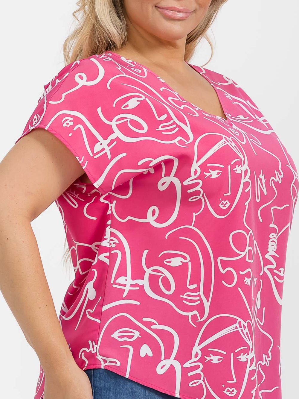 PLUS SIZE SHORT SLEEVE V-NECK GRAPHIC HIGH-LOW BLOUSE