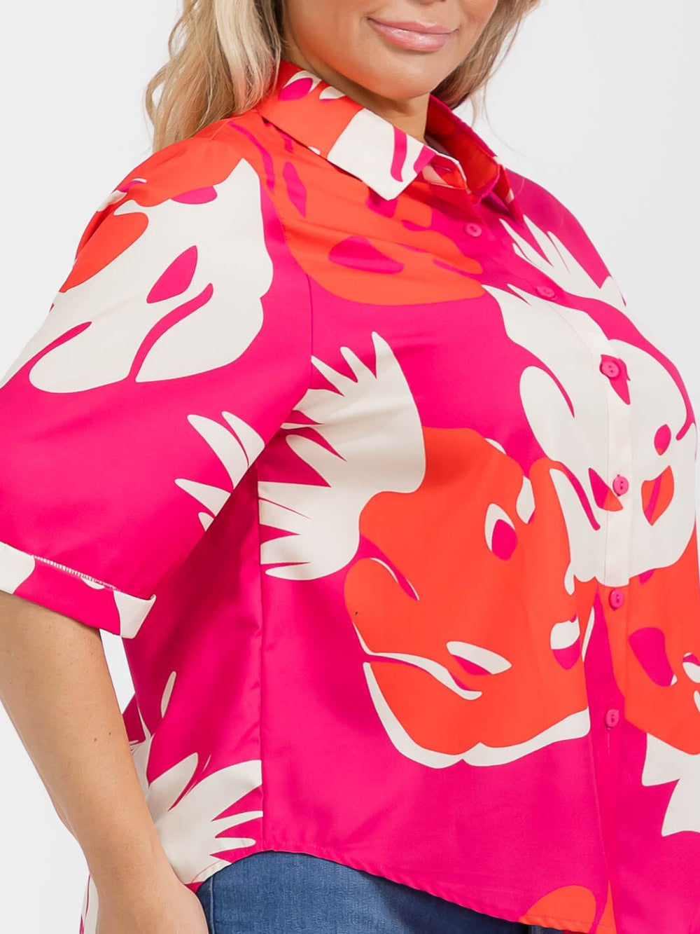 PLUS SIZE SHORT SLEEVE BUTTON UP GRAPHIC HIGH-LOW BLOUSE