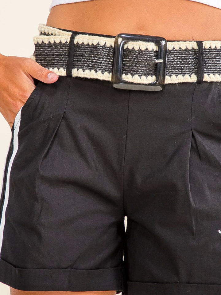 WOMEN'S BUTTON CLOSURE FRONT POCKETS BELTED MINI SHORTS