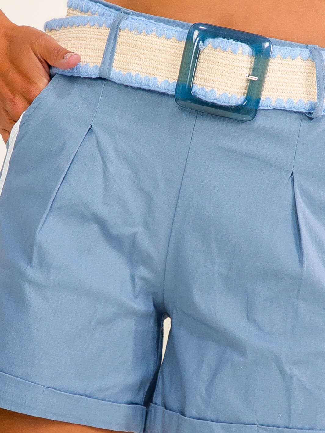 WOMEN'S BUTTON CLOSURE FRONT POCKETS BELTED MINI SHORTS