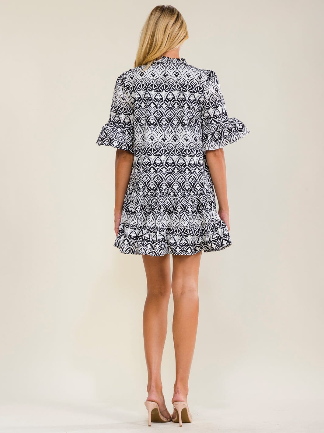 WOMEN'S SHORT RUFFLE SLEEVE V-NECK FRONT POCKETS FLROAL MINI DRESS
