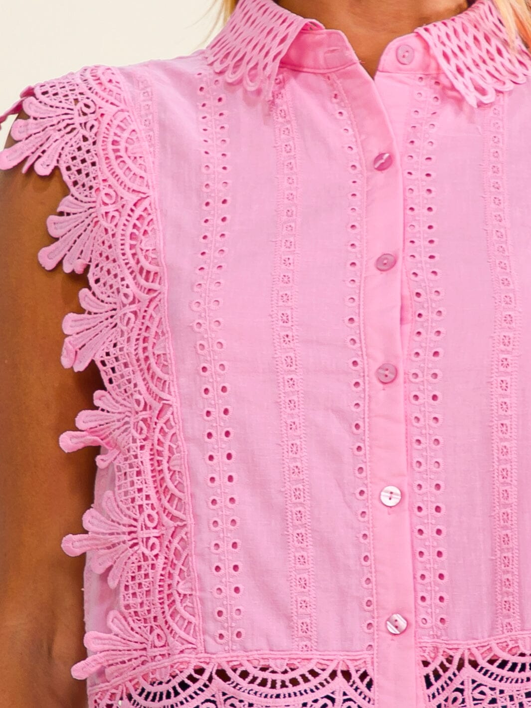 WOMEN'S SLEEVELESS BUTTON UP EYELET CROCHET BLOUSE