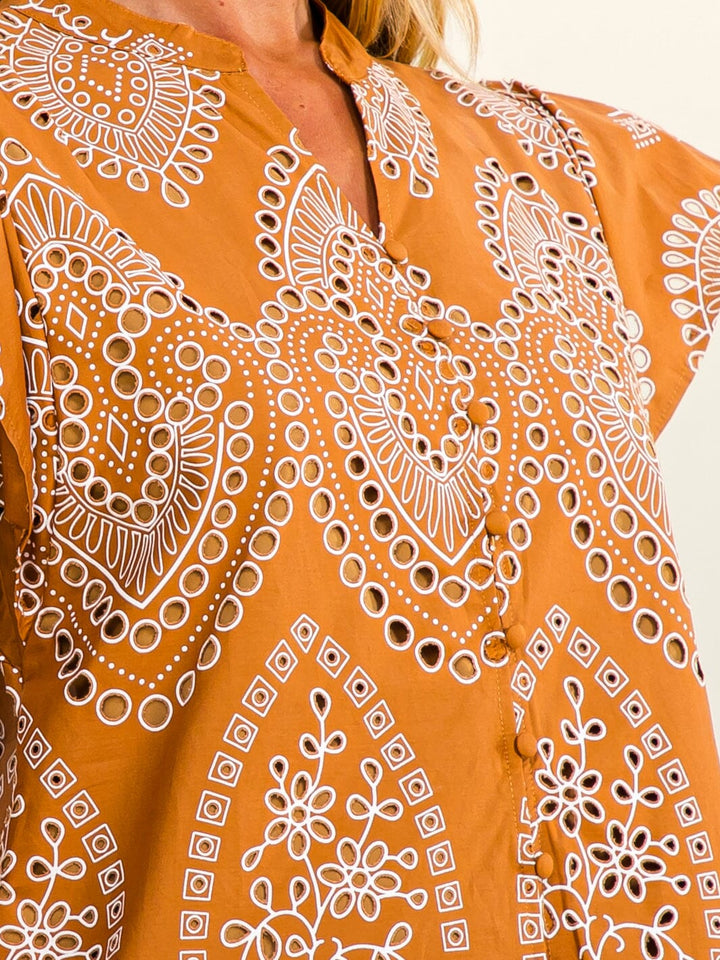 WOMEN'S SHORT SLEEVE BUTTON UP EYELET DETAILED BLOUSE