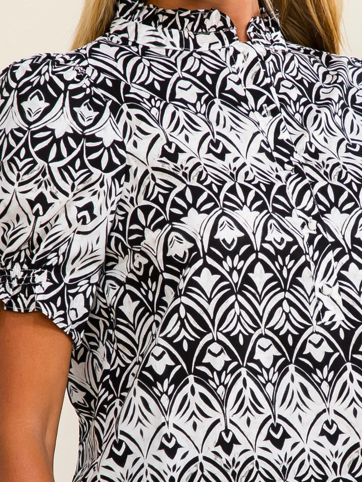 WOMEN'S SHORT SLEEVE V-NECK BUTTON UP FLORAL BLOUSE