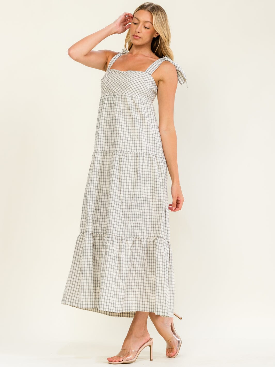 WOMEN'S SLEEVELES TIERED PLAID SMOCK MAXI DRESS