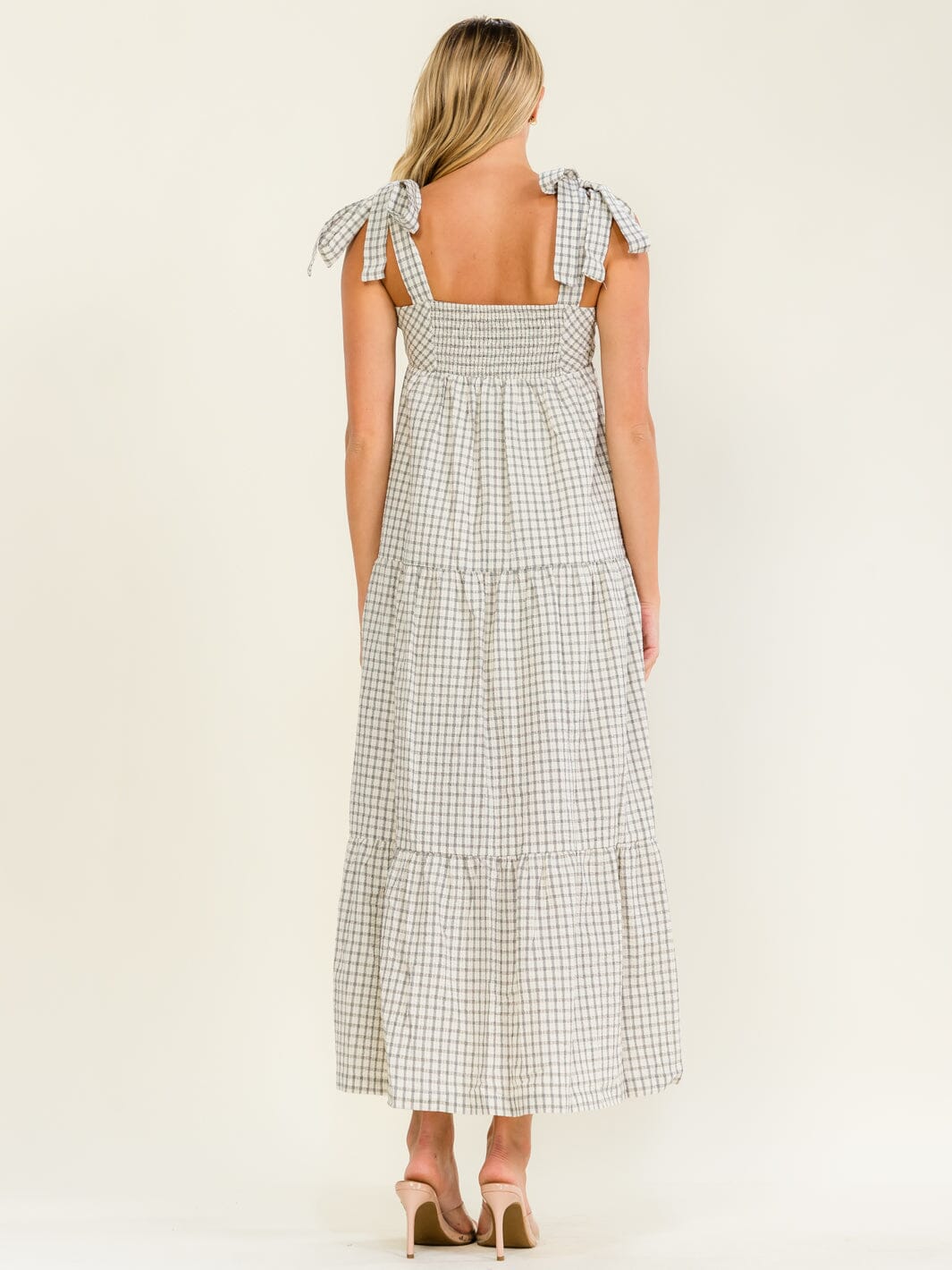 WOMEN'S SLEEVELES TIERED PLAID SMOCK MAXI DRESS