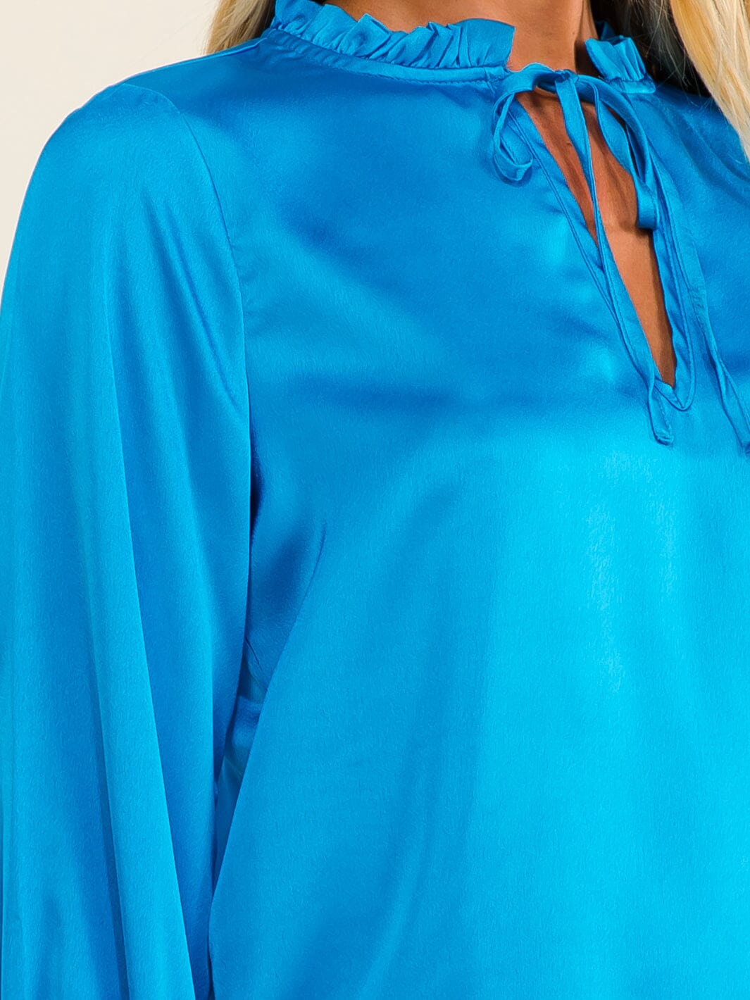 WOMEN'S LONG SLEEVE V-NECK BLOUSE